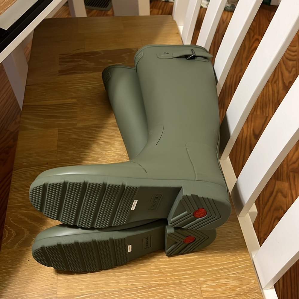 Hunter Green Rain Boots size 6 - Picture 6 of 7